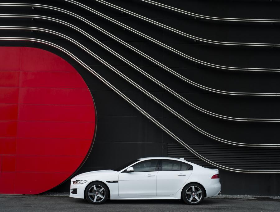 Jaguar XE R Sport 2015 года  (фото 24 из 30)